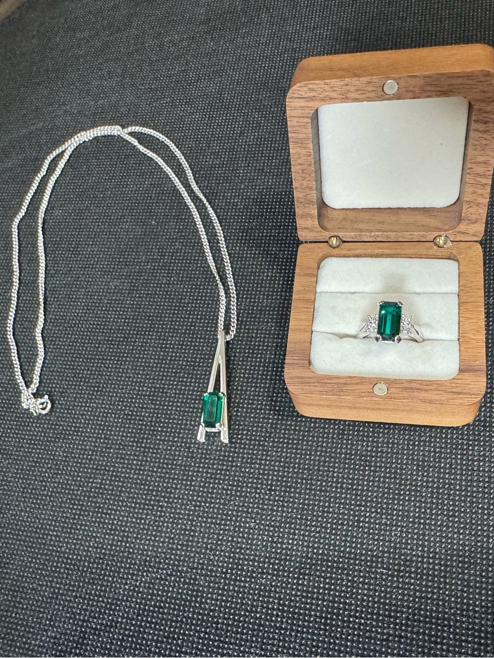 Emerald Jewelry Set